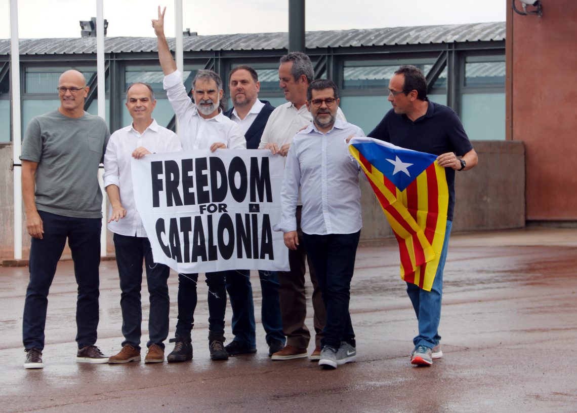 Els líders independentistes surten de les presons després de la concessió dels indults