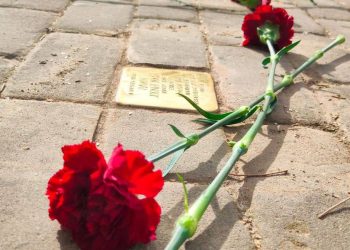 [#Fotogaleria] Amposta honora la memòria dels seus veïns deportats a Mauthausen