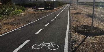 Jordan aclareix a Tomàs que s’han plantat més de 200 arbres a la via verda del Carrilet