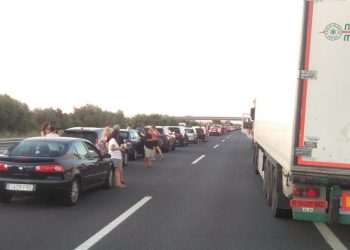 Una dona morta, un ferit crític i cinc lleus en un accident a l’AP-7 a l’Ampolla