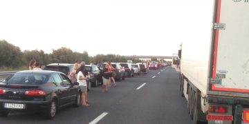 Una dona morta, un ferit crític i cinc lleus en un accident a l’AP-7 a l’Ampolla