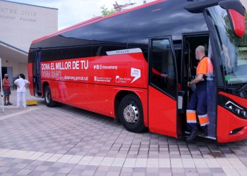 Un bus del Banc de Sang vacuna sense cita en pobles ebrencs amb immunització baixa