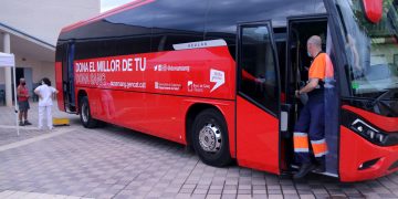 Un bus del Banc de Sang vacuna sense cita en pobles ebrencs amb immunització baixa