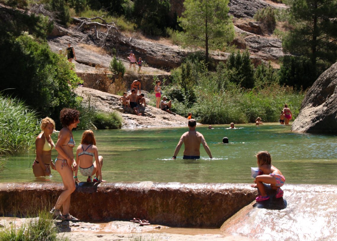 Arnes regula la zona de bany del riu Estrets i al Toll del Vidre per evitar la massificació