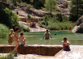 Arnes regula la zona de bany del riu Estrets i al Toll del Vidre per evitar la massificació