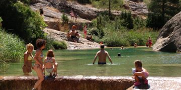 Arnes regula la zona de bany del riu Estrets i al Toll del Vidre per evitar la massificació