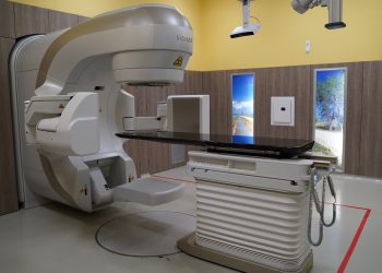 L’Hospital de la Santa Creu de Jesús posa en marxa el nou accelerador lineal