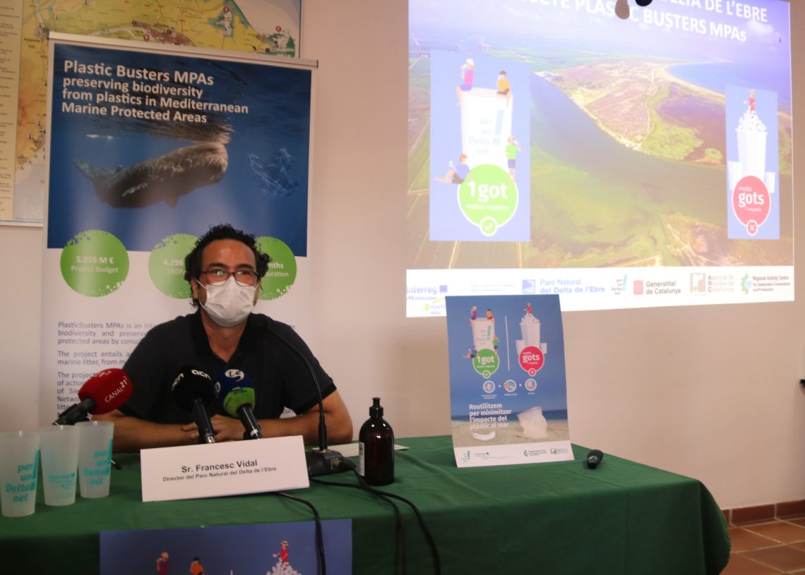 Les guinguetes del Parc Natural del Delta cavien els gots d’un sol ús per reutilitzables