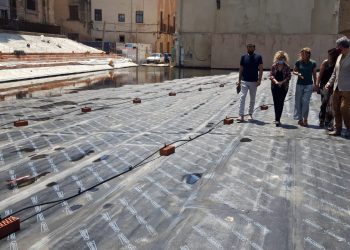 Recta final de les obres de la plaça de la Catedral, amb l’execució de l’escala frontal