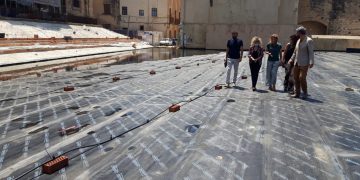 Recta final de les obres de la plaça de la Catedral, amb l’execució de l’escala frontal