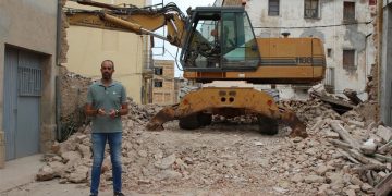 Roquetes enderroca una casa al nucli antic per obrir el carrer Matarranya