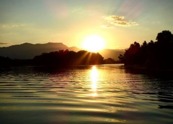 Lo Sirgador celebra cinc anys al riu Ebre, amb un cicle de concerts a la posta del sol