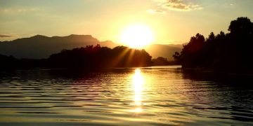 Lo Sirgador celebra cinc anys al riu Ebre, amb un cicle de concerts a la posta del sol