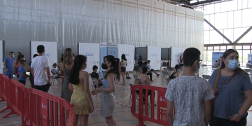 El punt de vacunació de Tortosa comença a immunitzar joves d’entre 12 i 15 anys