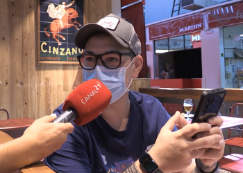 Així han rebut els clients del mercat de Tortosa l’adéu de Messi del Barça