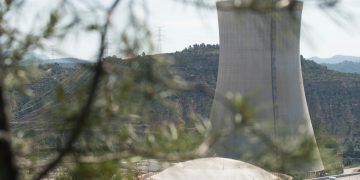 Experts de vuit països avaluen si la nuclear d’Ascó podria operar a llarg termini