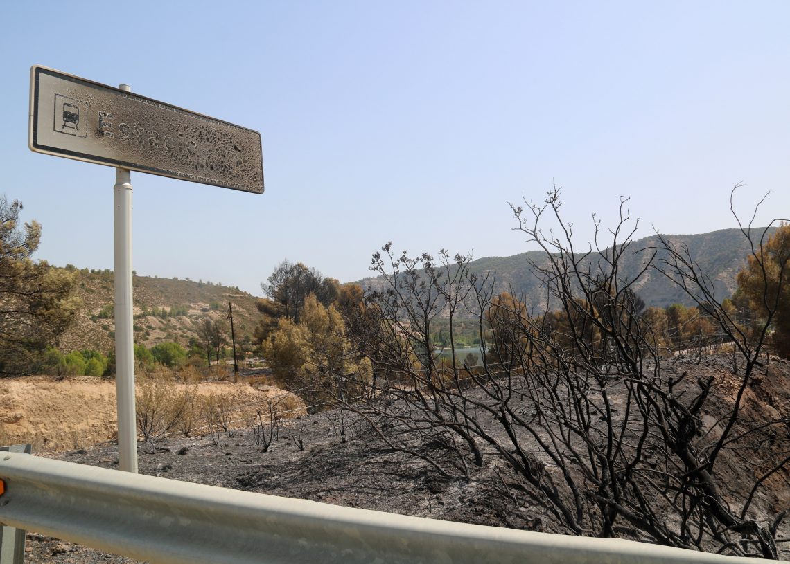 Els Bombers donen per extingit l’incendi de la Pobla de Massaluca una setmana després