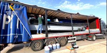 Detingut un home al Delta amb una embarcació ràpida per al narcotràfic