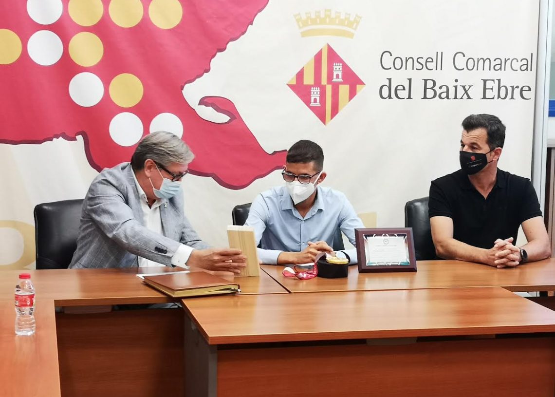 El Consell del Baix Ebre homenatja Yassine Ouhdadi per la medalla d’or als Paralímpics