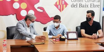 El Consell del Baix Ebre homenatja Yassine Ouhdadi per la medalla d’or als Paralímpics