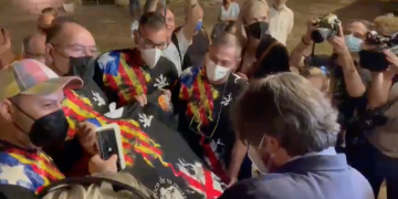El #vídeo en què membres de Morràpita saluden i aplaudeixen Puigdemont a l’Alguer