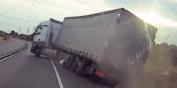 [#Vídeo] Així conduïa per l’AP-7 i l’N-340 un camioner ebri detingut a l’Ampolla