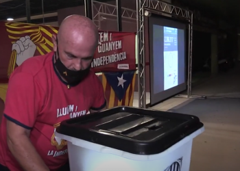 Així va ser l’acte del pavelló de Roquetes per commemorar els quatre anys de l’1-O