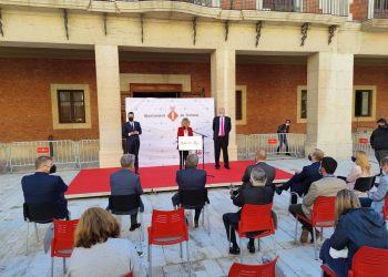 Així han presentat Roigé i Torrent la inversió de la multinacional Kronospan a Tortosa
