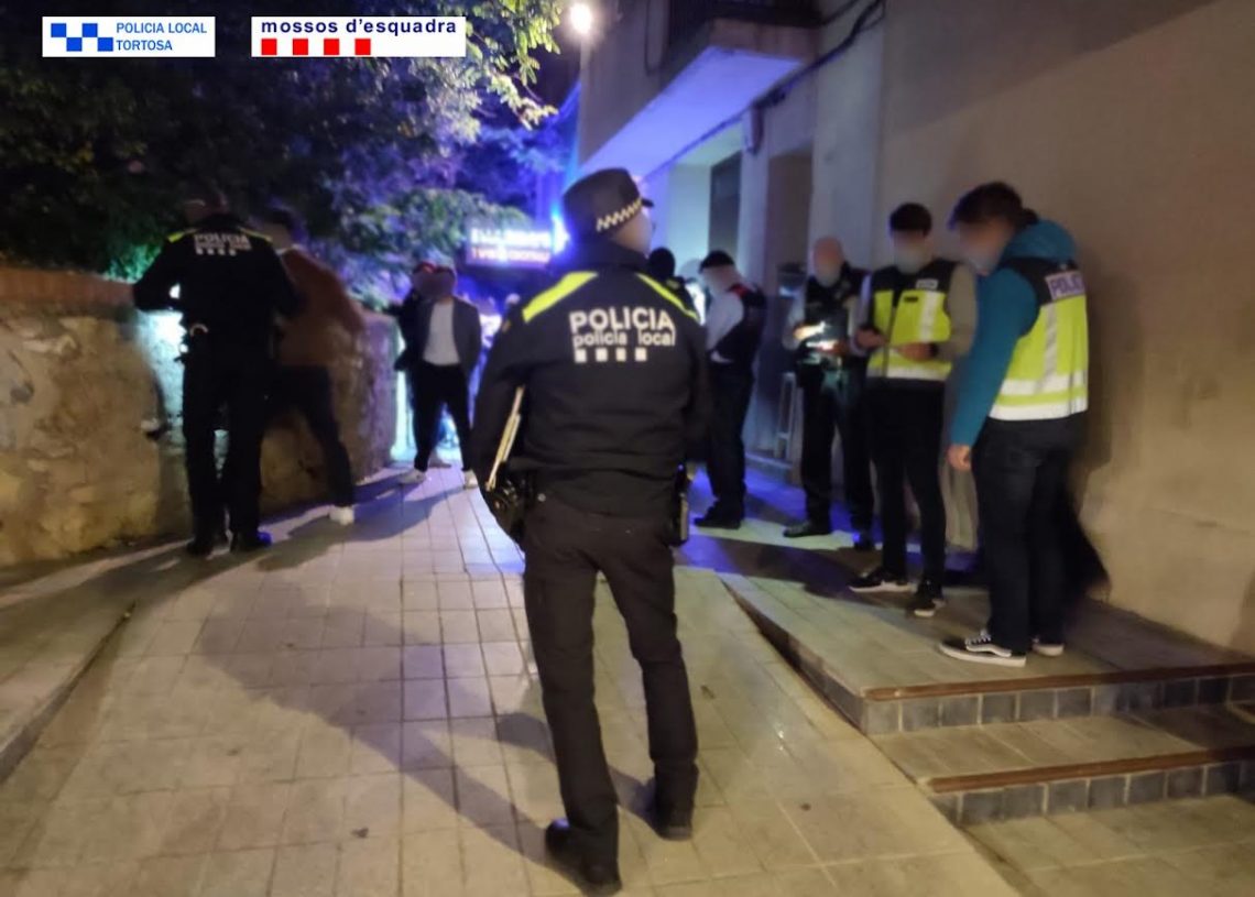 Una persona detinguda i 19 infraccions per drogues, en una operació a Tortosa