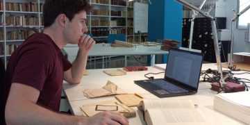 Amposta enllesteix els treballs d’inventari del fons de l’escriptor Sebastià Juan Arbó