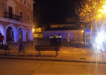 Investiguen un incendi intencionat que ha afectat la porta de l’Ajuntament del Pinell