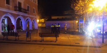 Investiguen un incendi intencionat que ha afectat la porta de l’Ajuntament del Pinell