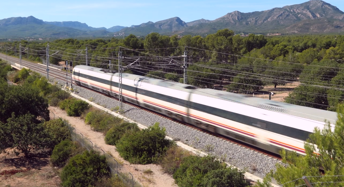 Unanimitat al ple de Tortosa per reclamar la recuperació dels trens Avant a Barcelona