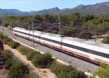 Unanimitat al ple de Tortosa per reclamar la recuperació dels trens Avant a Barcelona