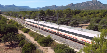 Unanimitat al ple de Tortosa per reclamar la recuperació dels trens Avant a Barcelona