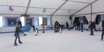 Tortosa trasllada la pista de gel al passeig central del parc Teodor González