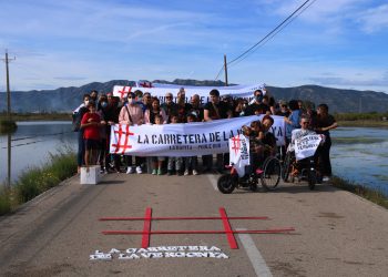 Una trentena de vehicles participen a la marxa lenta de la Carretera de la Vergonya
