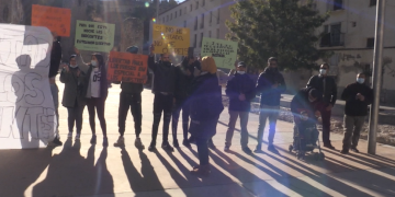 Concentració per defensar la innocència de tres detinguts per la mort d’un jove a Roquetes