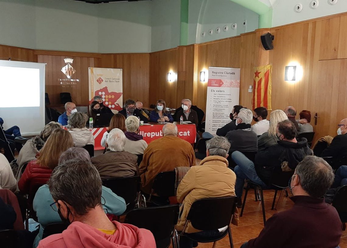 El Consell per la República i Vox, al mateix temps a la plaça del Mercat de Tortosa