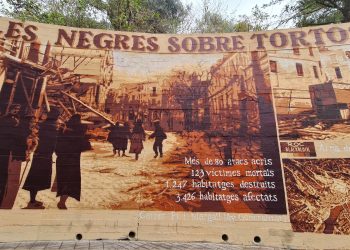 Roigé recorda els 83 anys de l’ocupació franquista de Tortosa amb el nou mural dels bombardejos