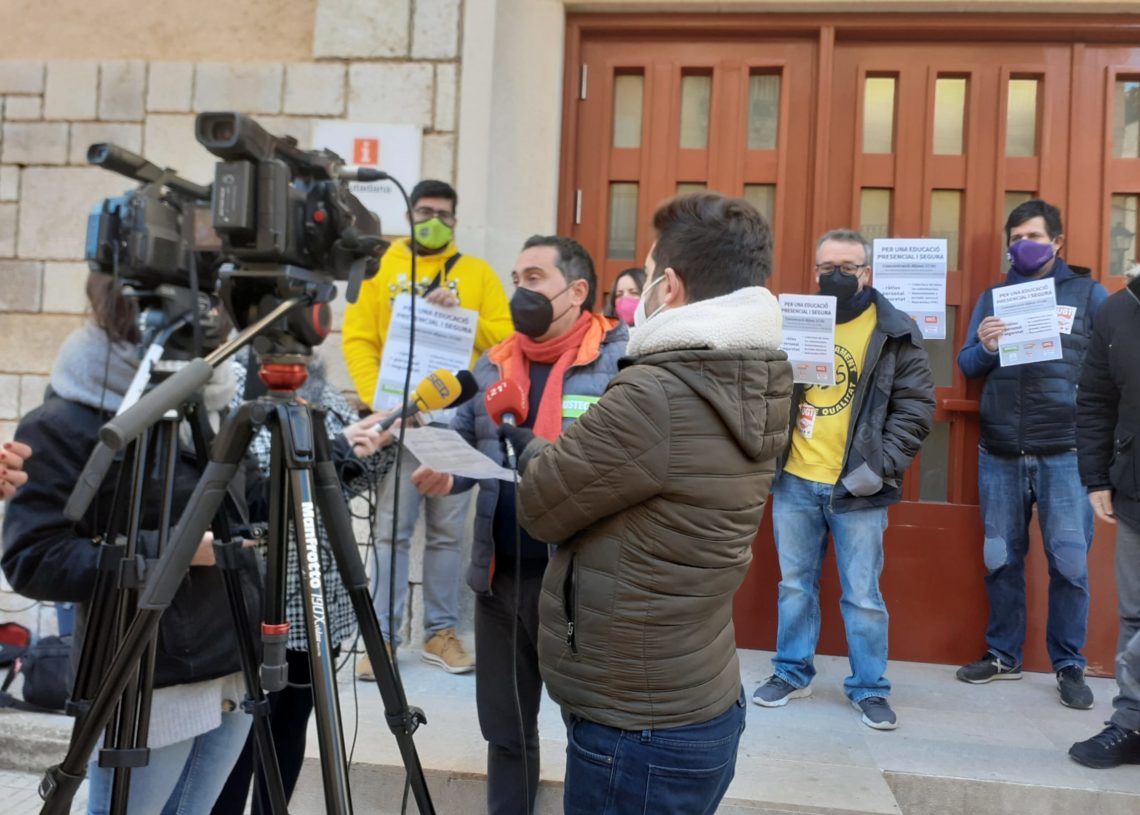 Els sindicats denuncien la ‘situació límit’ a escoles i instituts de l’Ebre per la covid