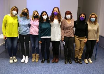 Mares ebrenques que han perdut nadons reivindiquen sensibilitat i preparació als professionals que les atenen