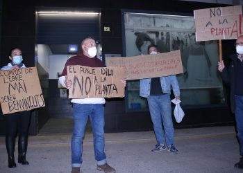 Xiulada veïnal en contra de la llicència de la planta de compostatge de Santa Bàrbara