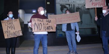 Xiulada veïnal en contra de la llicència de la planta de compostatge de Santa Bàrbara