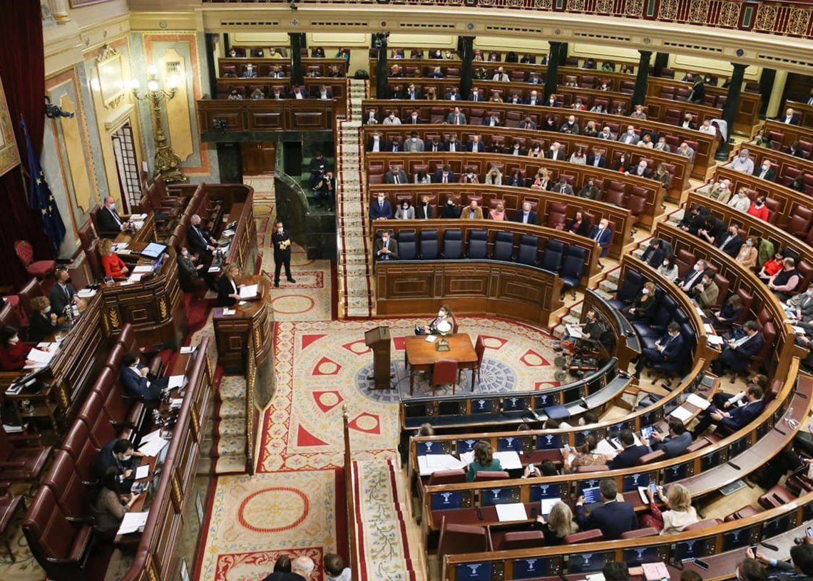 Una reforma laboral, dos díscols i una aprovació gràcies al PP