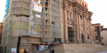 La restauració de la façana de la catedral de Tortosa estarà acabada al març