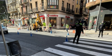 Tortosa desvia el trànsit a l’avinguda de la Generalitat per reparar una avaria d’aigües