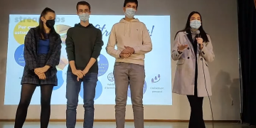 La primera promoció del Batxillerat Internacional, protagonista de les portes obertes a l’institut Dertosa