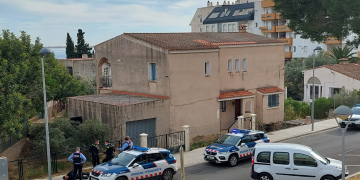 La policia local de l’Ampolla evita l’agressió a dos turistes anglesos durant una discussió