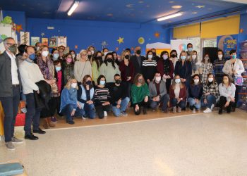 Alumnes de l’escola de Ferreries aprenen ciència i salut amb professionals de l’HTVC